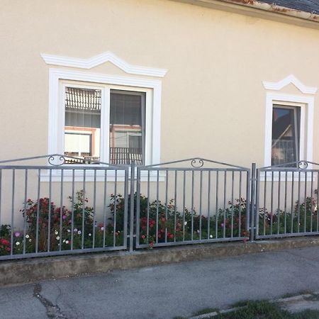 Teraszos Haz Hotel Balatonlelle Exterior foto