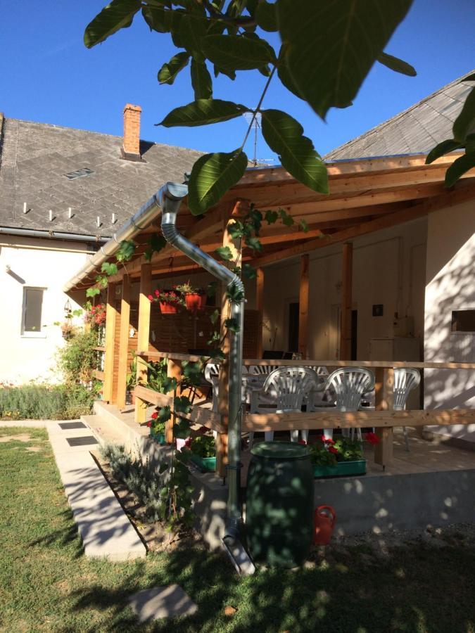 Teraszos Haz Hotel Balatonlelle Exterior foto